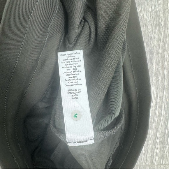 NWOT ATHLETA Headlands Hybrid Trek Jogger Size 2P - Picture 9 of 12